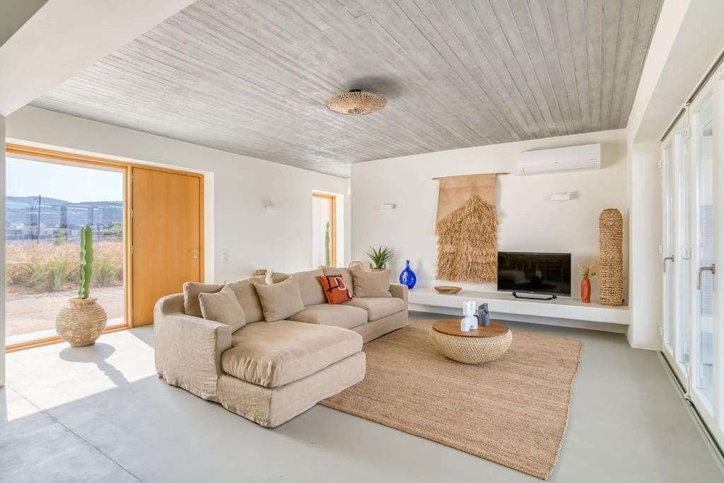 Villa Lampsi - Spacious & Modern Isterni  エクステリア 写真
