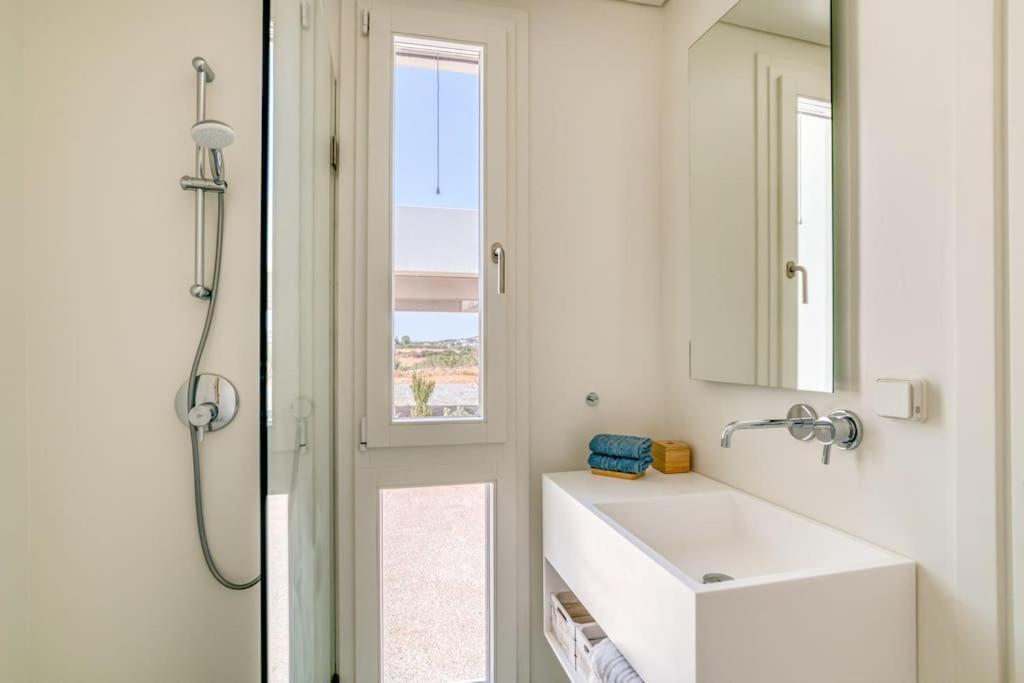Villa Lampsi - Spacious & Modern Isterni  エクステリア 写真