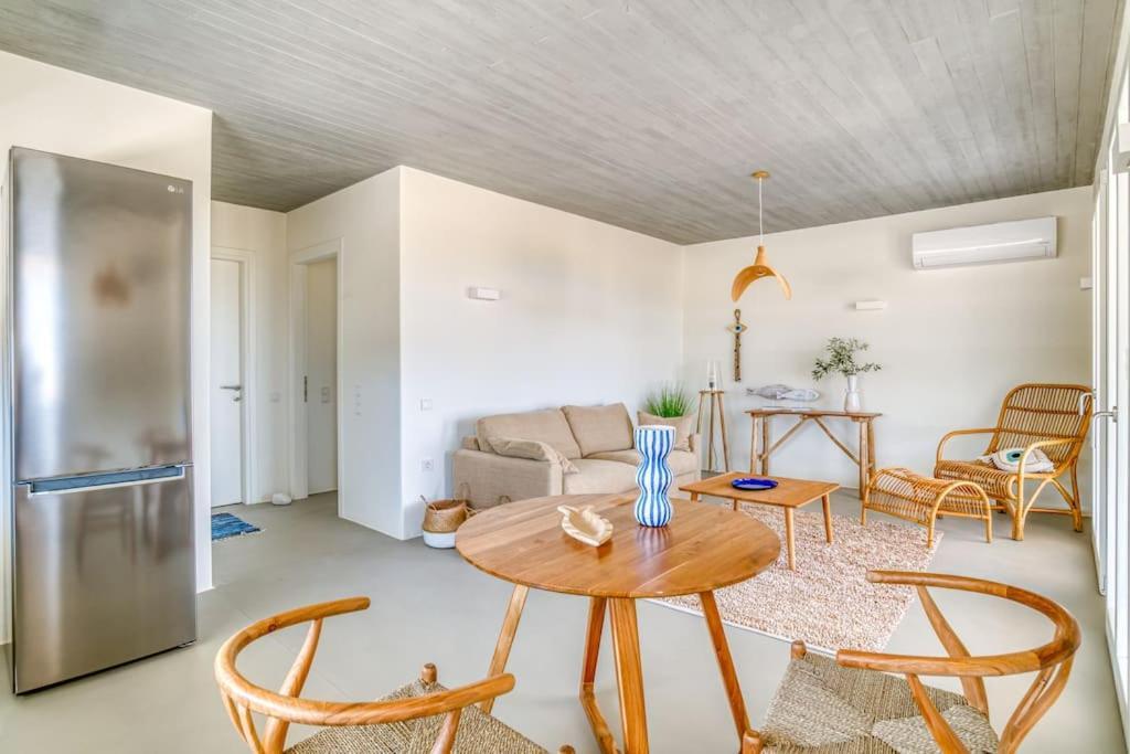 Villa Lampsi - Spacious & Modern Isterni  エクステリア 写真