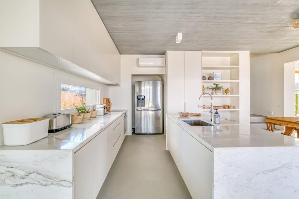 Villa Lampsi - Spacious & Modern Isterni  エクステリア 写真