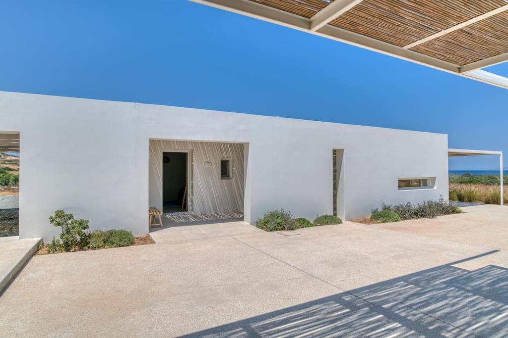 Villa Lampsi - Spacious & Modern Isterni  エクステリア 写真
